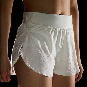 Lululemon NWT Fast and Free High-Rise Short 2" Airflow In-Sense Emboss Bone